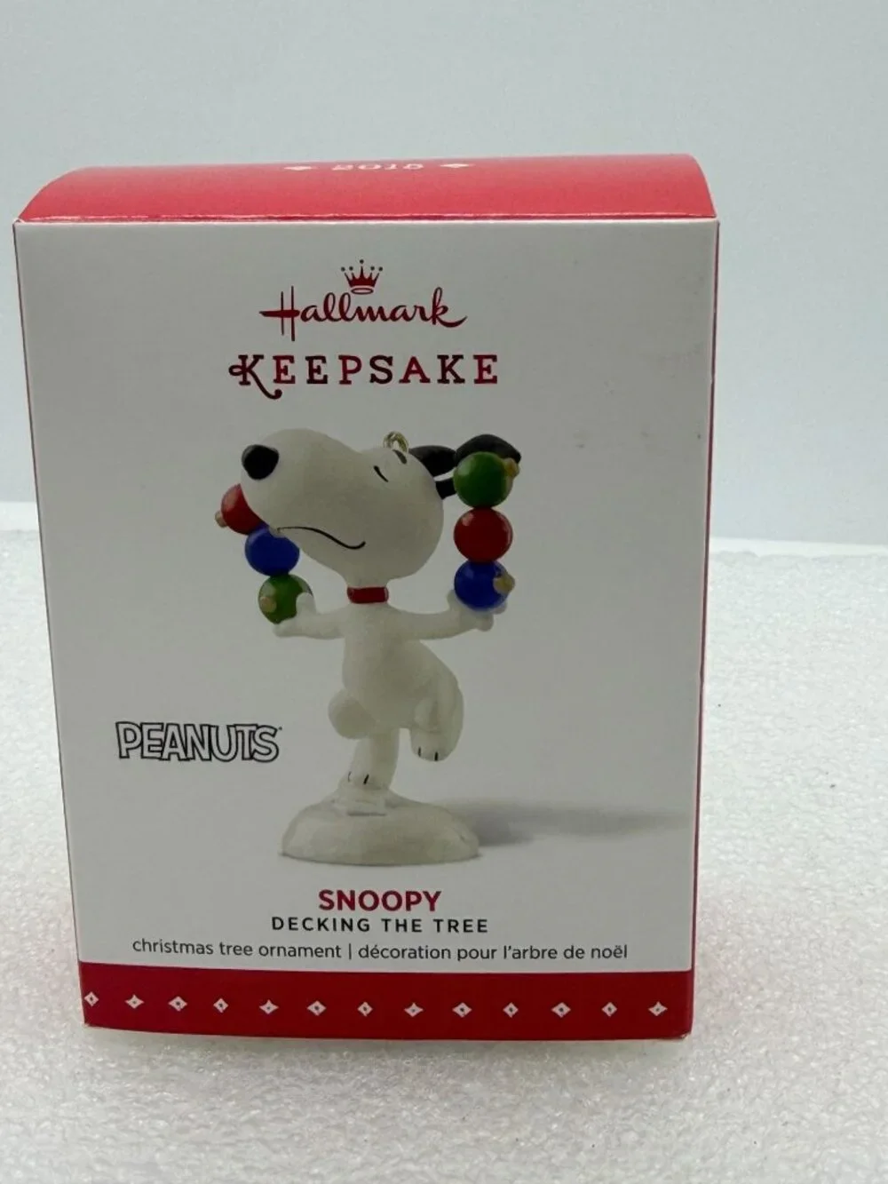 2015 Hallmark Keepsake Ornament Peanuts Snoopy Decking the Tree
